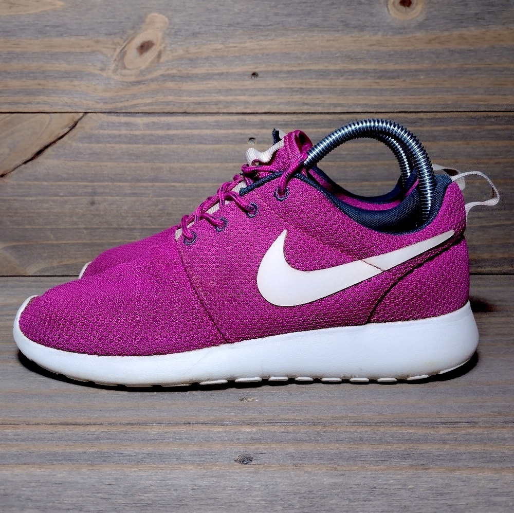 Nike Roshe Run Athletic Running Shoes Womens Size 7.5 Purple